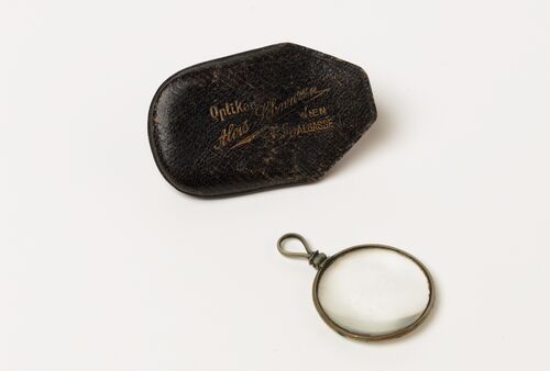 A magnifying glass with case