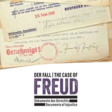 Stacked documents, paper with stamps and writings and the words "Der Fall Freud - The Case of Freud, Dokumente des Unrechts - Documents of Injustice"